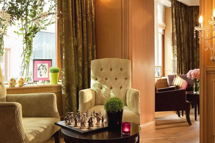Lounge 49 of 60