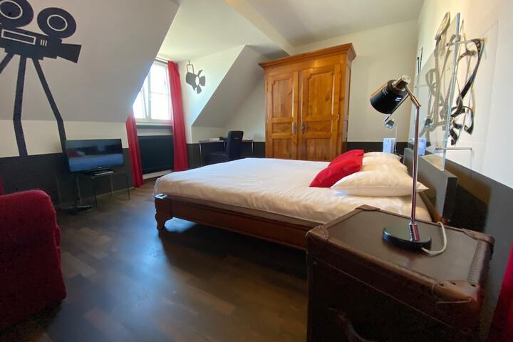 Room 16 of 46