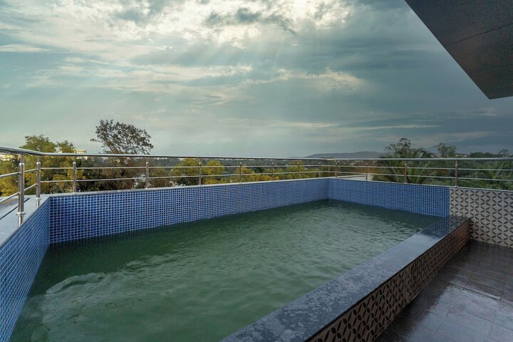 Pool 14 of 20