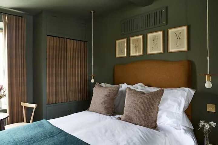 Room 2 of 22