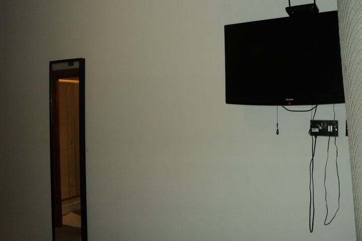 Room 37 of 72