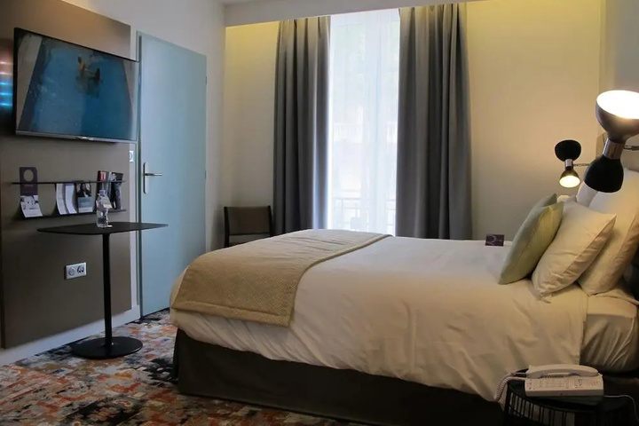 Room 3 of 8