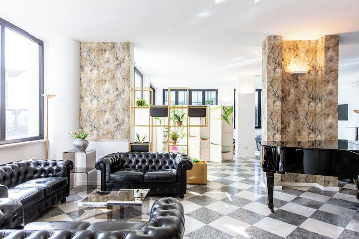 Entrance & Lobby