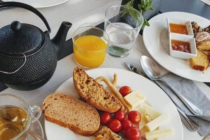 Breakfast/Coffee Service 100 of 106
