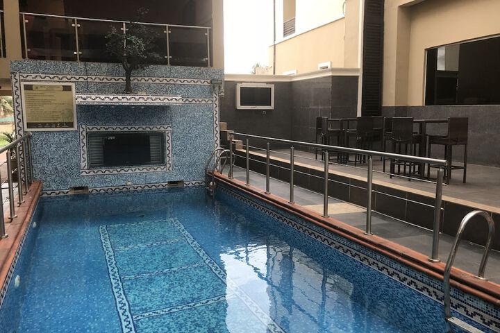 Pool 10 of 20