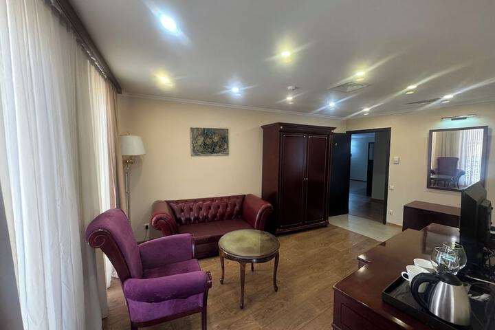 Room 10 of 30