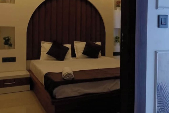 Room 3 of 8