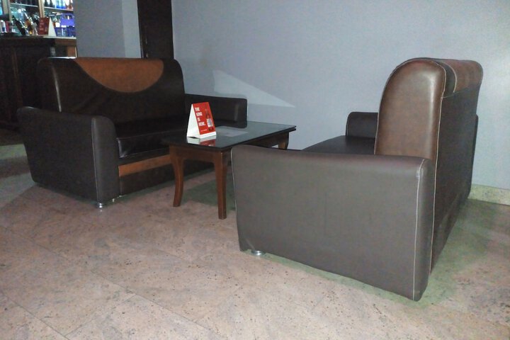 Lounge 19 of 24