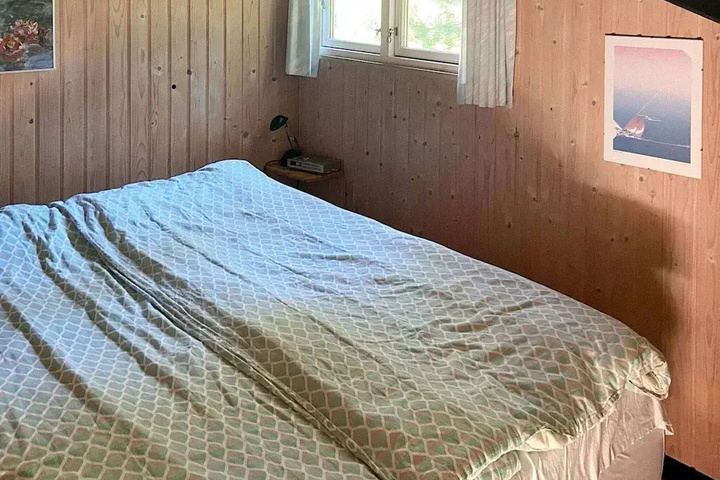 Room 2 of 9