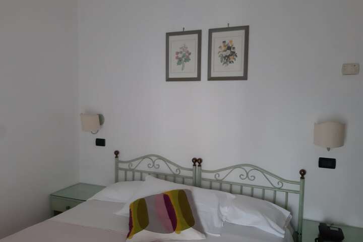 Room 5 of 67
