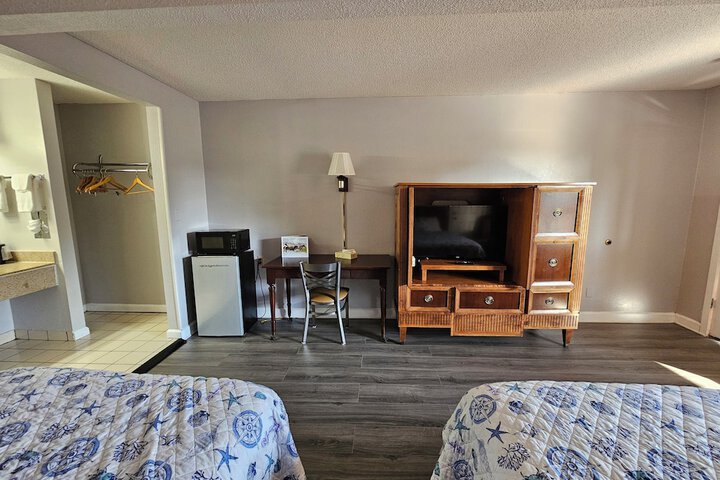 2 Double Beds (17 of 27)