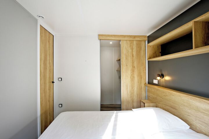 Room 12 of 104