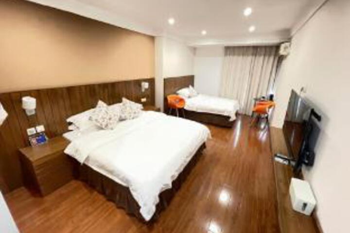 Room 13 of 14