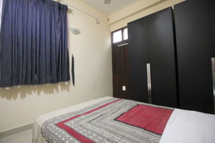 Room 9 of 27