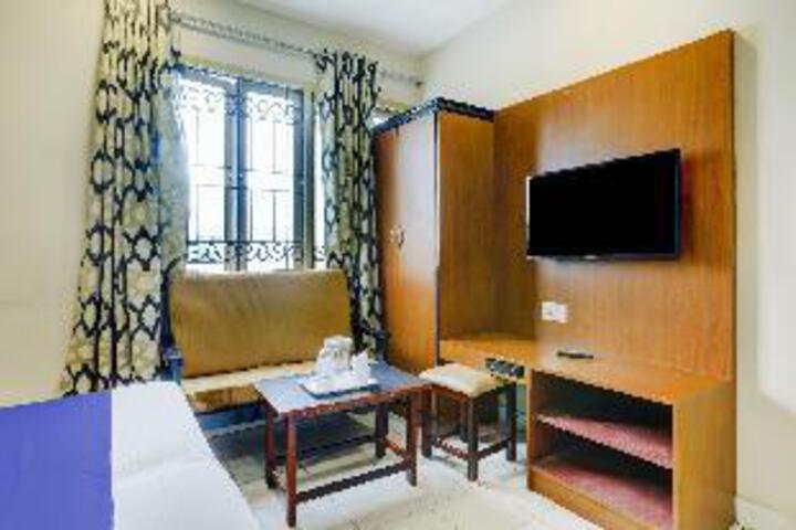 SPOT ON 75361 Sarovar Inn