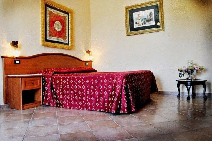 Room 3 of 27