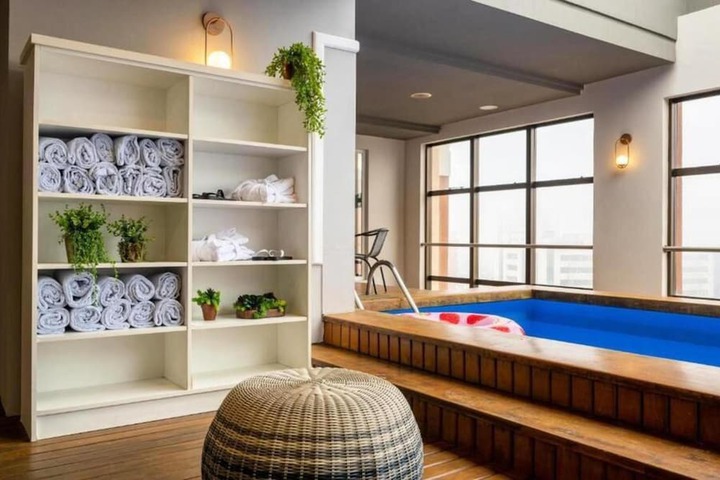 Hotel Pool