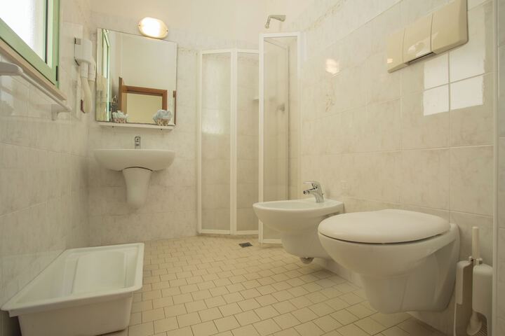 Room 10 of 22