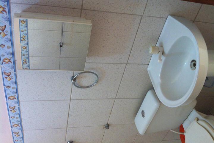 Room 2 of 10