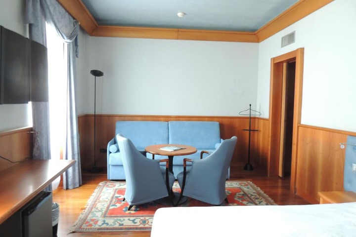 Room 13 of 68