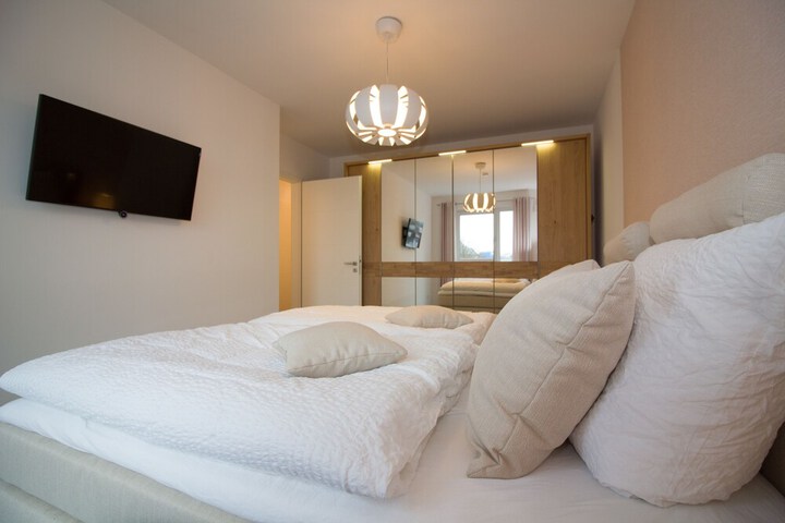 Room 5 of 18