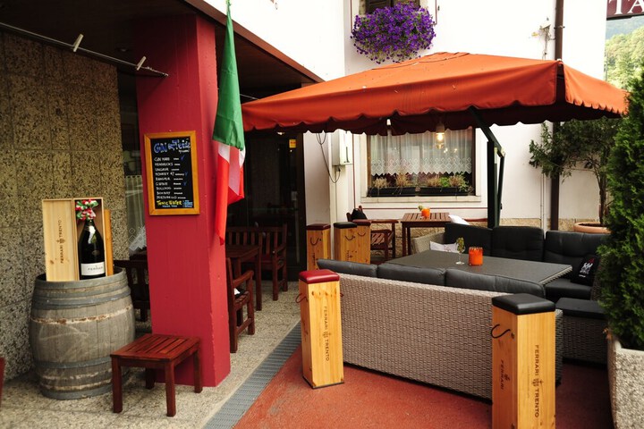 Terrace/Patio 19 of 21
