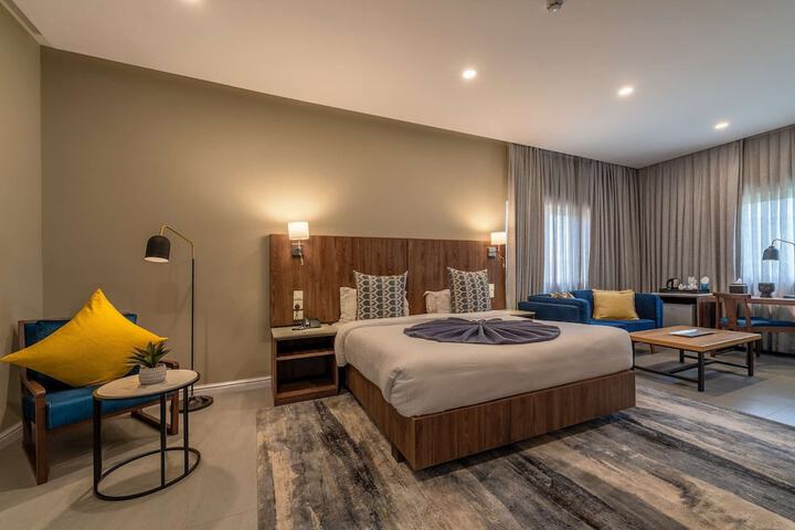 Room 4 of 25