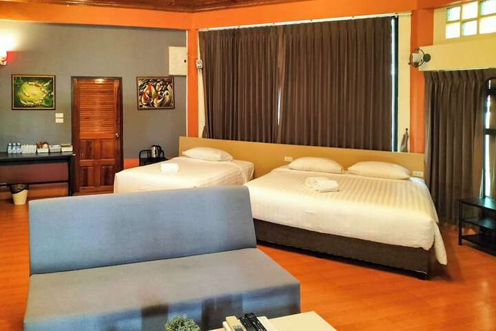 Room 17 of 156