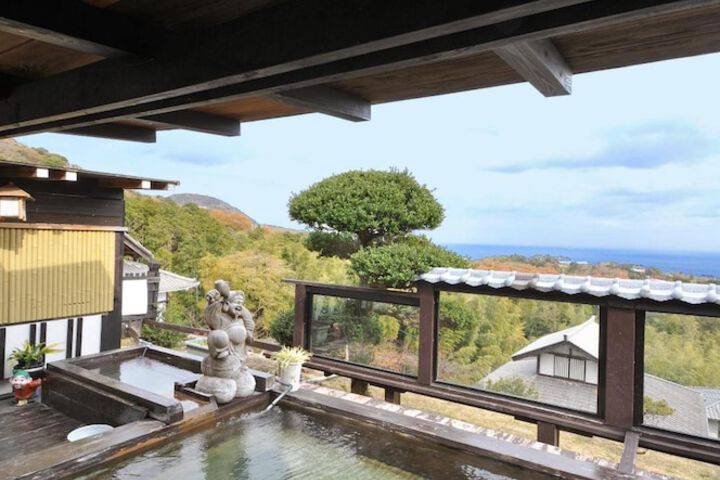 Hotel with Pool