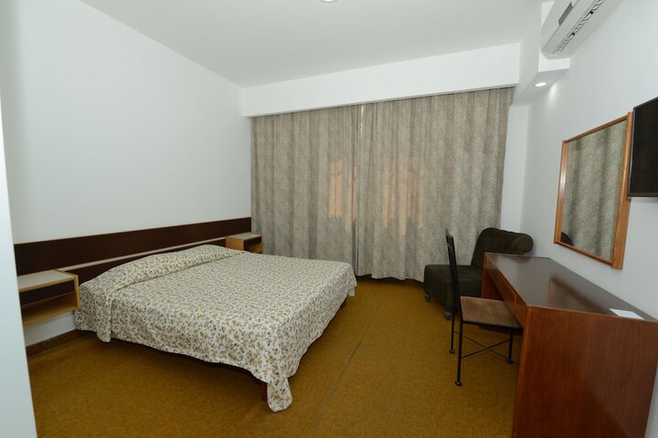 Room 8 of 32