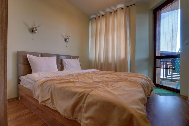 Room 4 of 38