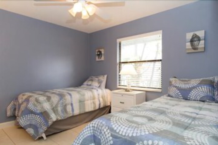 Room 11 of 11