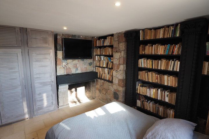 Room 28 of 144