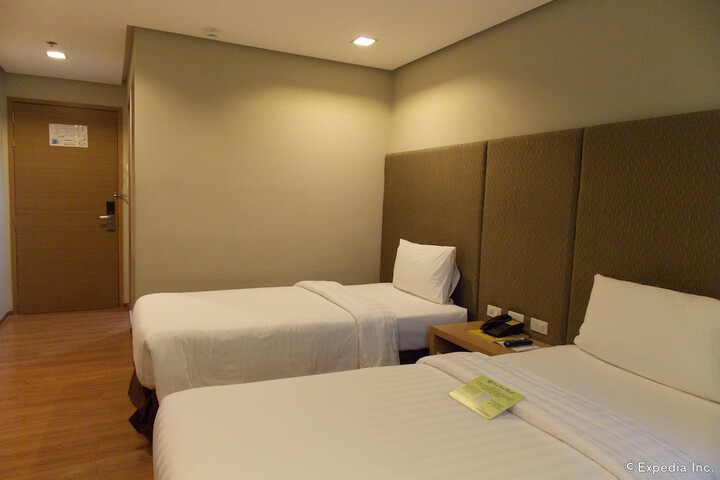 Room 12 of 38