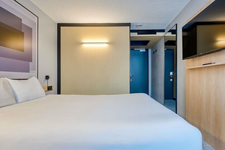 Room 17 of 52