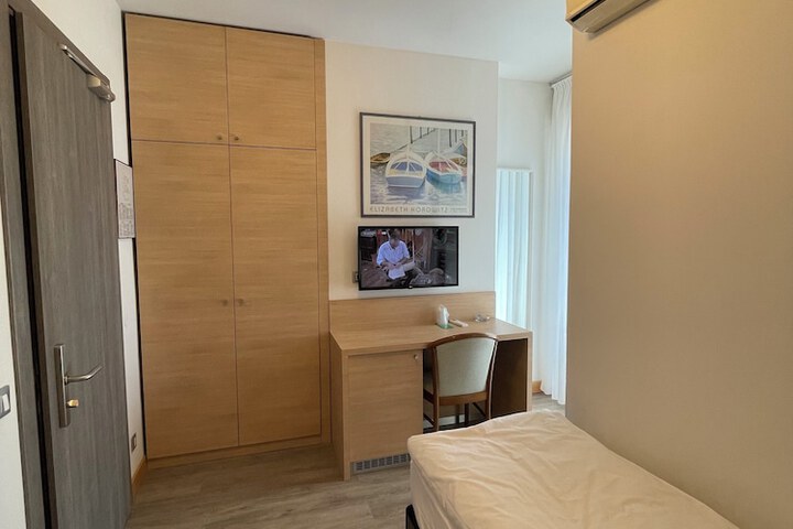 Room 15 of 59