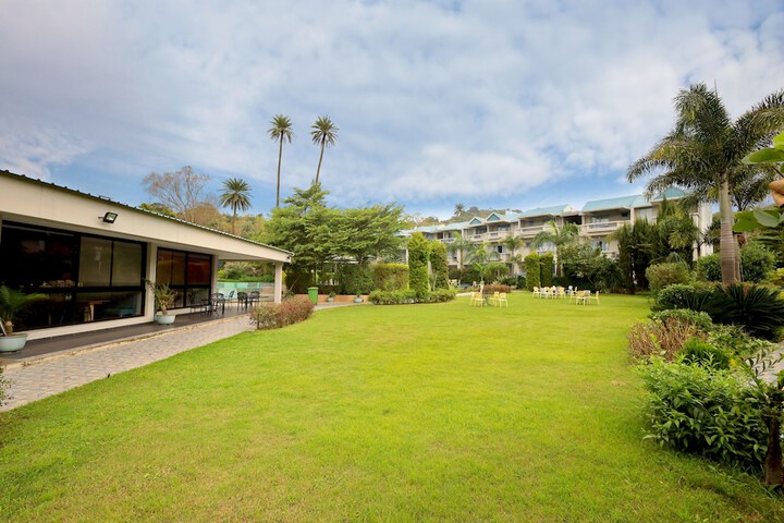 Hotel Exterior 64 of 74