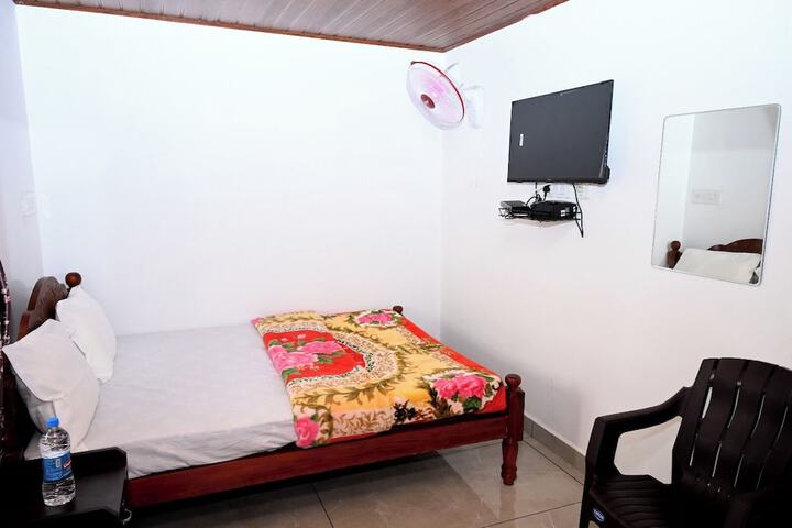 Room 4 of 12