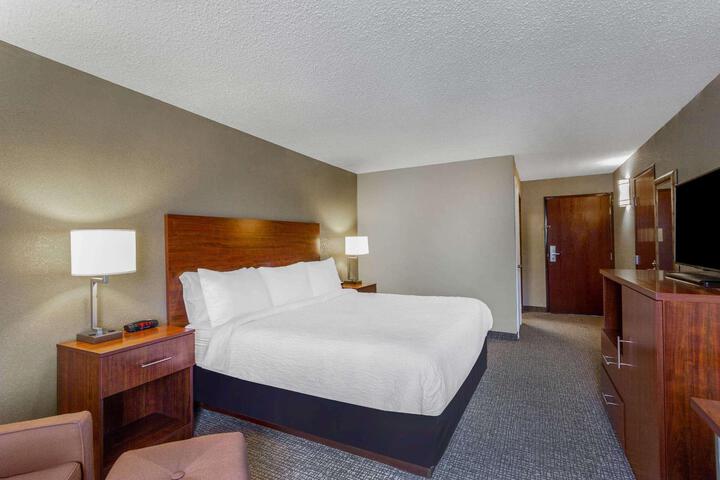 1 King Bed (6 of 6)