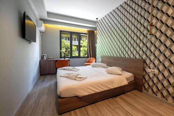 Room 100 of 200