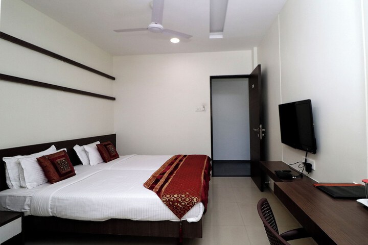 Room 11 of 32