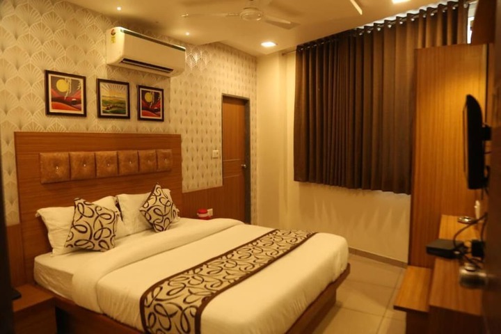 Room 4 of 14