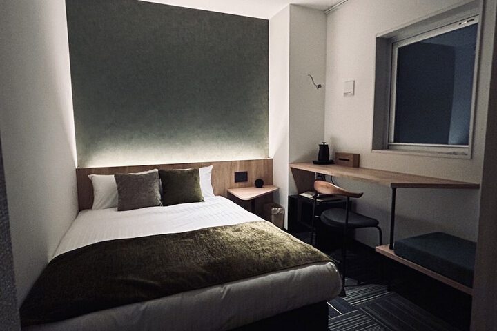 Room 8 of 34