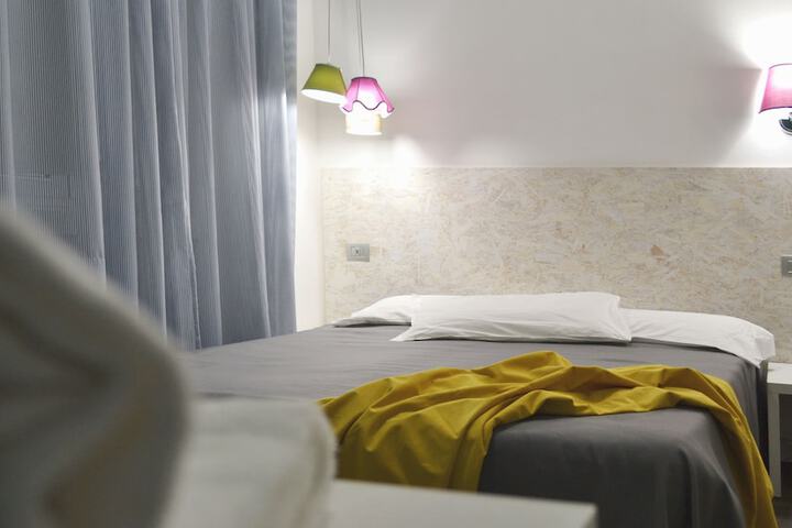 Room 8 of 34