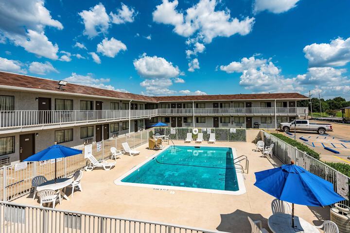 Pools & Facilities