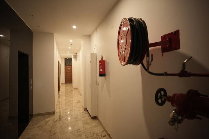 Room 13 of 27