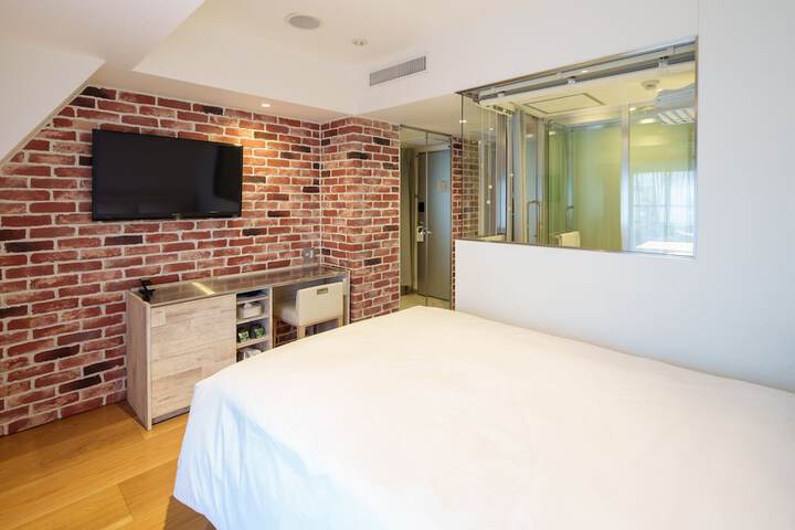 Room 28 of 62