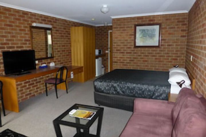 Room 4 of 63