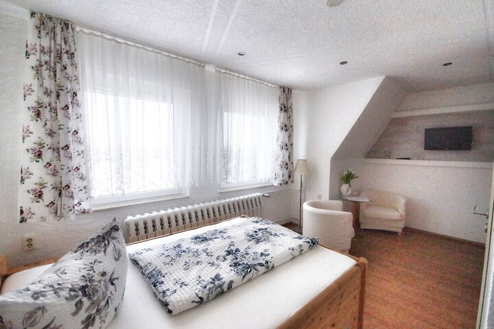Room 5 of 11