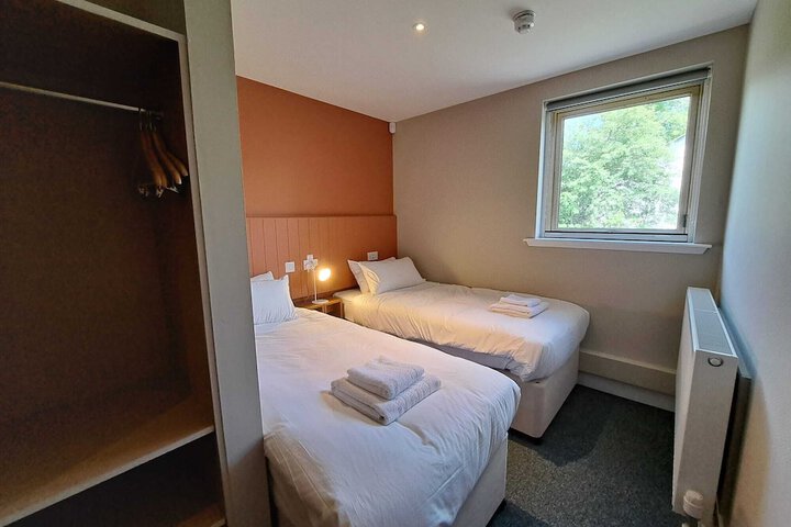 Room 7 of 33